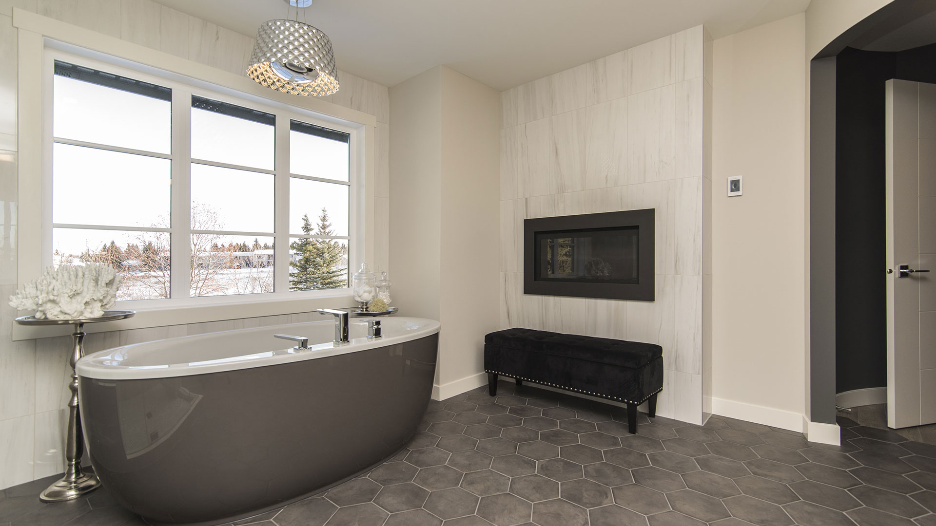 Colour Tiles for Small Bathroom: Top 4 Do’s and Don’ts to Follow