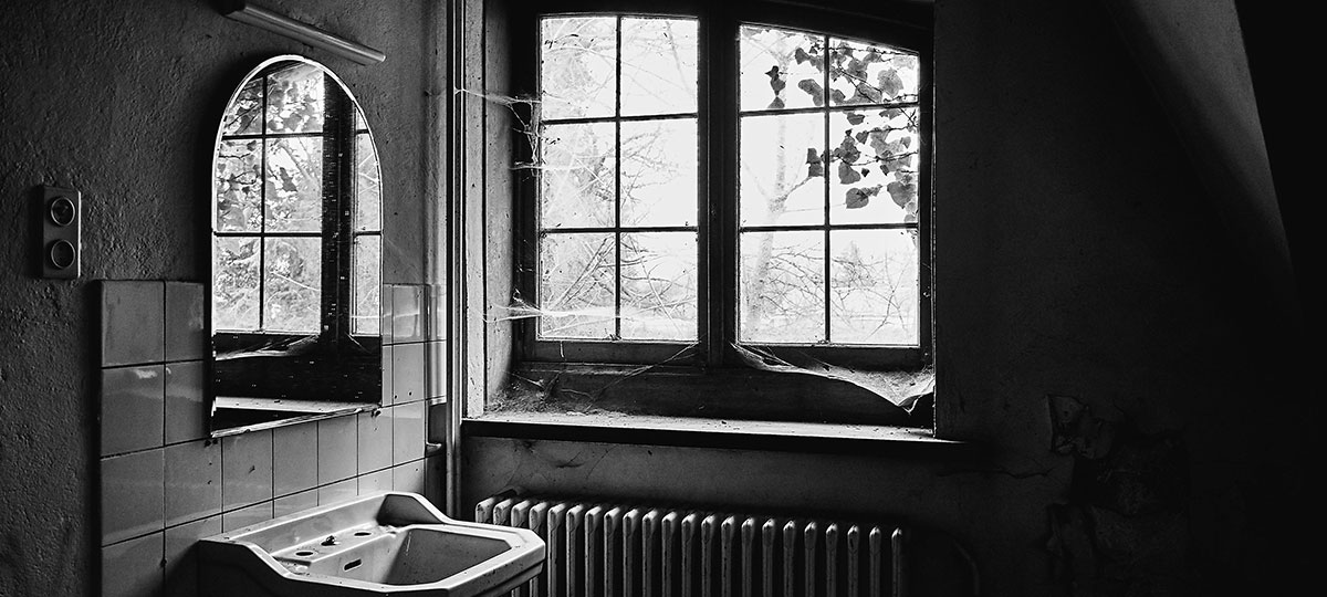 Typical Colour Related Problems in Small Bathrooms
